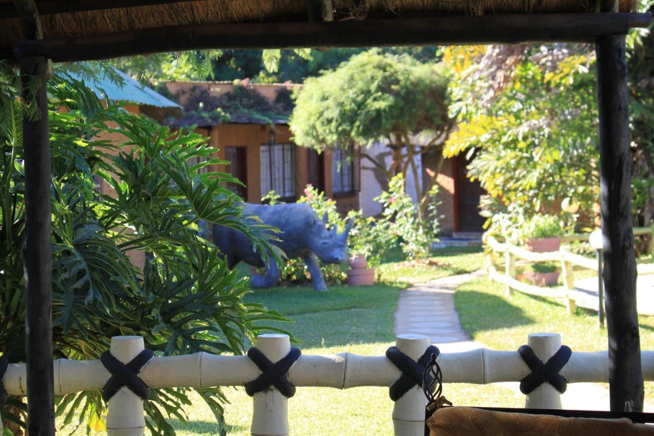 Reed Mat Lodge Lusaka Exterior photo